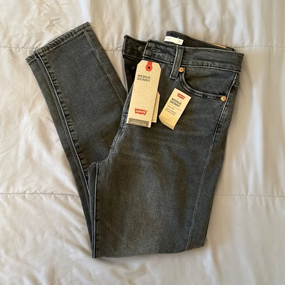 Levi’s Women’s Jeans Wedgie Skinny Gray Black Size 28 NWT - Picture 4 of 9
